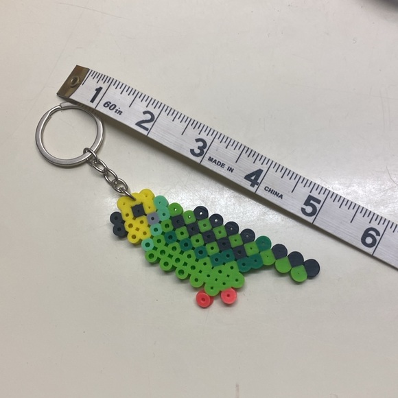 New Handmade Green parakeet Pearler bead keychain - Picture 5 of 5